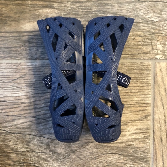 NWT Mini Melissa + Jason Wu Strappy Flats, Size C5 - Picture 3 of 8